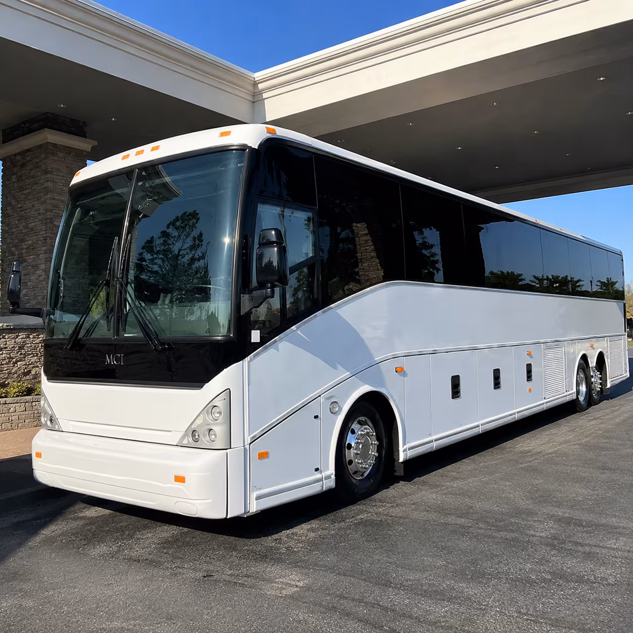 daily shuttle buses along the i 35e corridor for lewisville employers